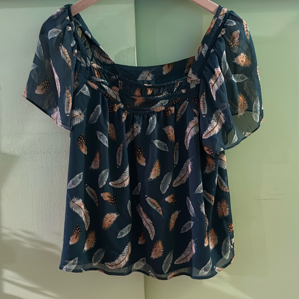 Loft, square neck, feather patterned, laced sleeve — L